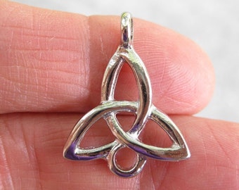 4 Triquetra Celtic Connector Charms in Silver Tone - C3682