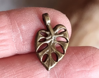 5 Leaf charms in Bronze Tone - C707