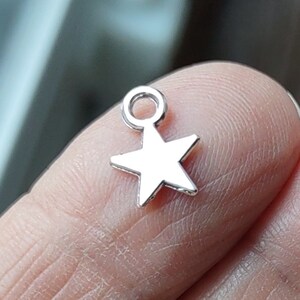 20 Star Charms in Silver Tone C2201 image 1