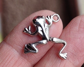 8 Frog Charms in Silver Tone - C4070