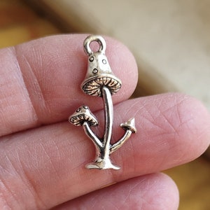 6 Triple Mushroom Charms Pendants in Silver tone - C4083