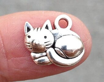 10 Cat Charms Pendants in Silver Tone - C053