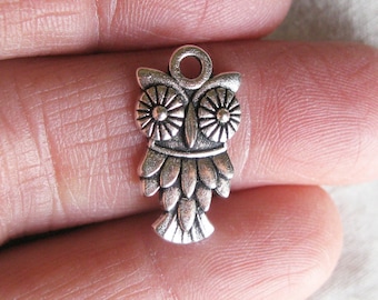 8 Owl Bird Charms Pendants in Silver Tone - C3061