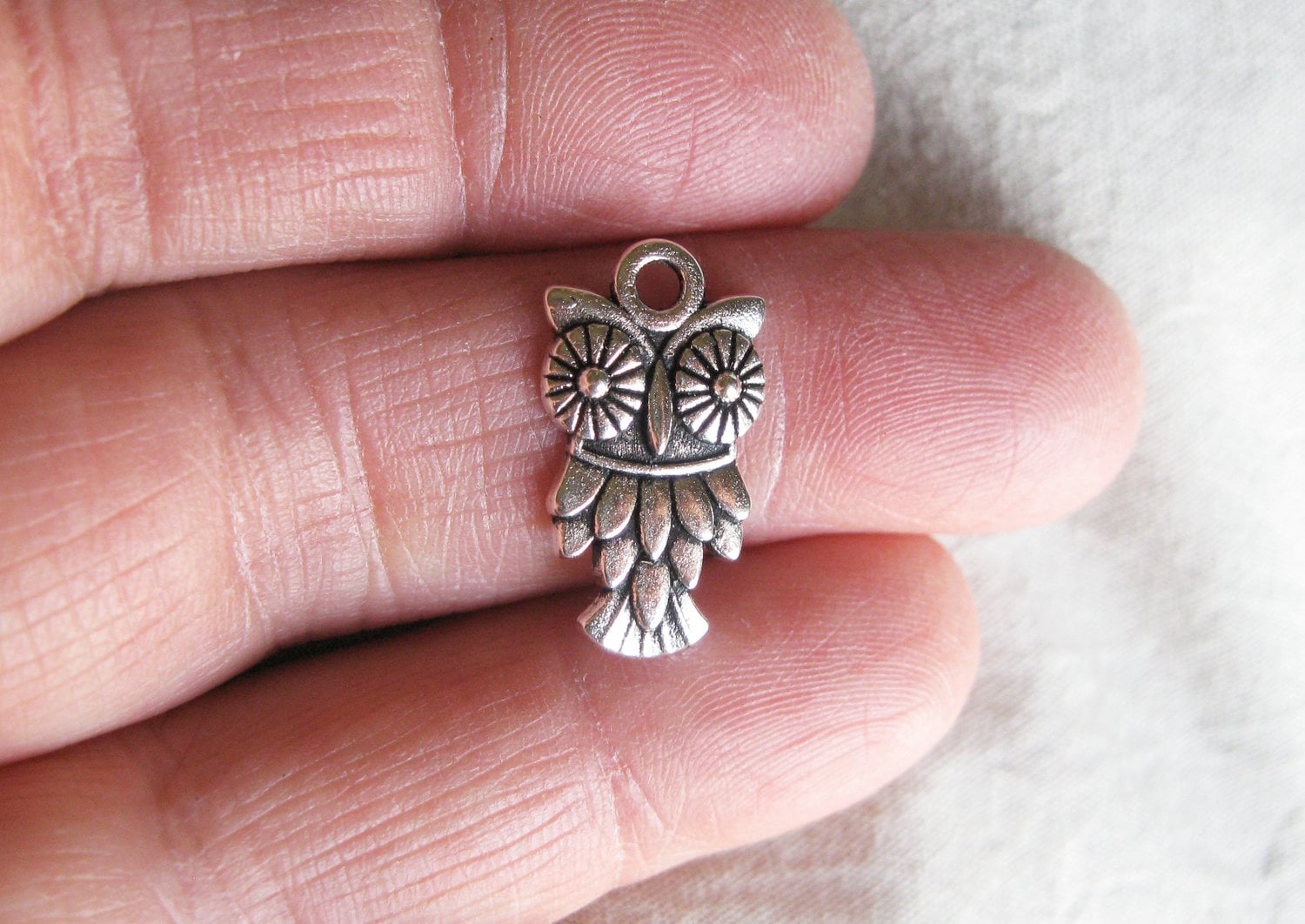 8 Owl Bird Charms Pendants in Silver Tone - C3061
