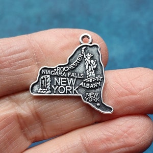 New York Charm Collection in Silver Tone C4075 image 2