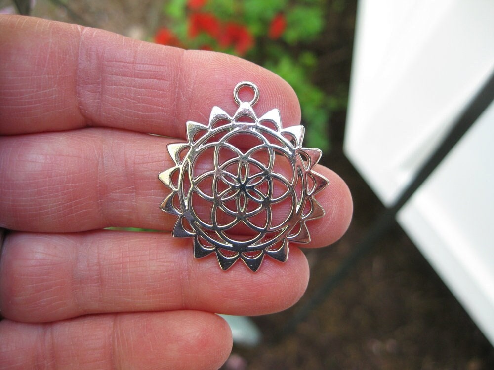5 Flower of Life Charms in Silver Tone - Meditation Yoga Boho Pendants C2693
