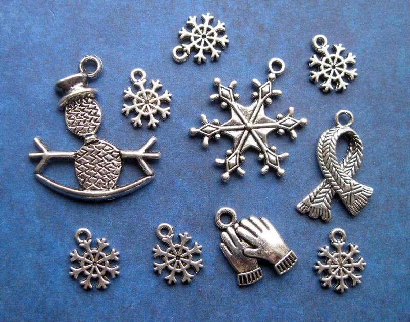 SC2893 10 Snowflake Charms Antique Silver Tone 2 Sided