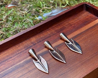 Bronze Leaf-Shaped Arrowhead Set