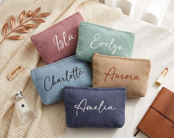 Pochette per cosmetici in velluto a coste personalizzata con ricamo / Organizer da viaggio con nome personalizzato / Astuccio cosmetico con monogramma / Regalo per damigella d'onore, regalo di compleanno