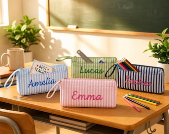 Personalisiertes Federmäppchen aus Seersucker, individuell besticktes Namens-Federmäppchen, Kosmetiktasche mit Monogramm, Geschenk für Brautjungfern, Geschenk für Kinder