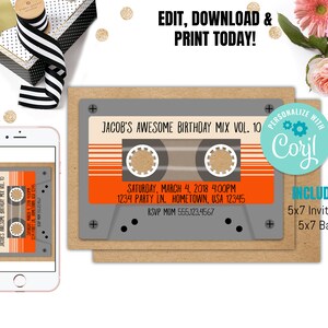 Puede incluir: Una invitación imprimible para una fiesta de cumpleaños con un diseño de cinta de casete. La invitación es de color marrón con acentos naranja y gris. El texto de la invitación dice "Jacob's Awesome Birthday Mix Vol. 10" e incluye la fecha, la hora y la ubicación de la fiesta. La invitación también incluye el texto "Personalizar con Corjl" y "Incluido: Invitación 5x7 Reverso 5x7".