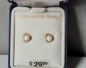 Vintage 10K Gold Cultured Freshwater Pearl Post Earrings Made in USA