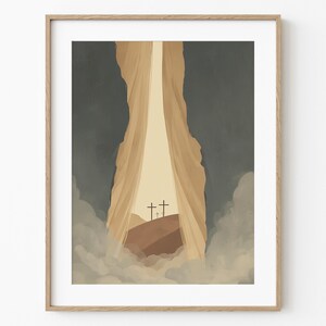 Puede incluir: Impresión artística enmarcada con un diseño de paisaje minimalista. La obra muestra tres cruces sobre una colina, iluminadas por la luz, sobre un fondo oscuro y cavernoso. La impresión está en un marco de madera, lista para colgar.