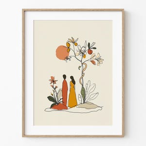 Peut inclure: Impression d'art encadrée avec une illustration abstraite. Deux personnages se tiennent sous un arbre avec des fruits et des fleurs orange et jaunes. L'œuvre a un style minimaliste avec un fond neutre et un cadre en bois.