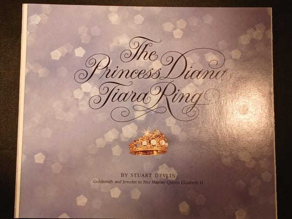 スチュアート・デブリン作 ダイアナ妃ティアラリング - 14Kゴールド