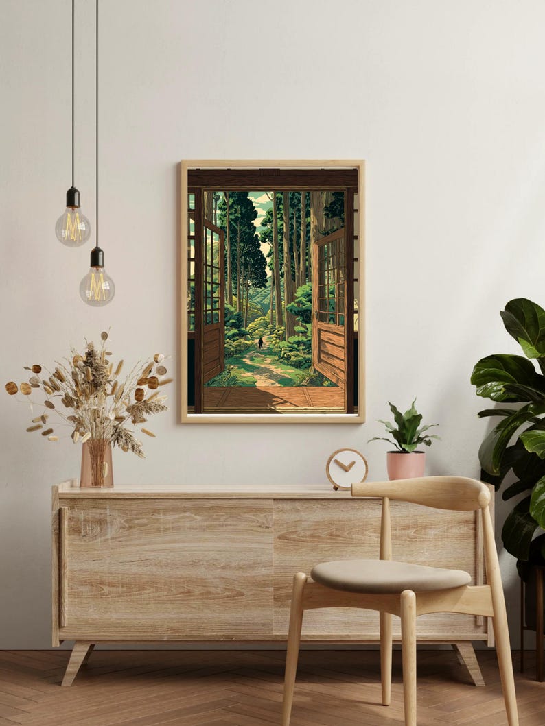 Pode incluir: Uma impress&atilde;o art&iacute;stica emoldurada retrata uma serena cena de floresta vista atrav&eacute;s de uma porta aberta. A obra de arte apresenta um caminho que leva a uma exuberante floresta verde com &aacute;rvores altas. A moldura &eacute; marrom quente, e a est&eacute;tica geral &eacute; calma e natural.