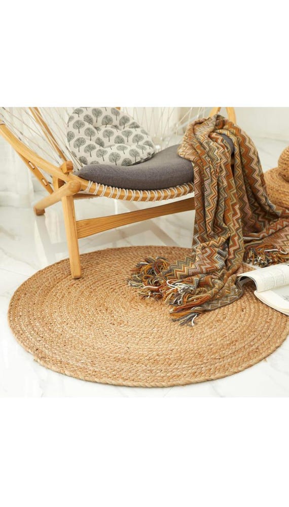 Hand Braided Jute Round Rug: Beige Bordered Bohemian Rug