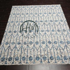 Hand-Knotted Wool Oushak Rug – Blue & White Turkish Geometric Carpet