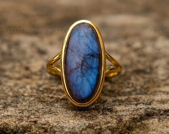 Oval Labradorite Ring in Gold – Statement Gemstone Jewelry, Blue Flash Labradorite Ring, Boho Cocktail Ring, Healing Crystal Ring for Her