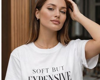 柔らかいけれど高級感のあるTシャツ｜ミニマルなスクリプトTシャツ