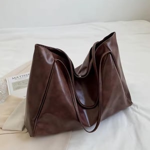 Elegant and spacious tote bag