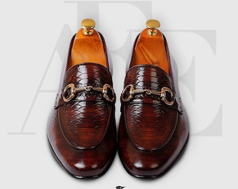 HandcraftLyxiga bruna krokodilmönstrade läderloafers, finskor, slip-on formella skor för män