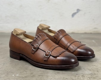 Mocassini Oxford personalizzati in pelle marrone con frange, scarpe doppie monk strap fatte a mano da uomo, mocassini eleganti Oxford personalizzati.