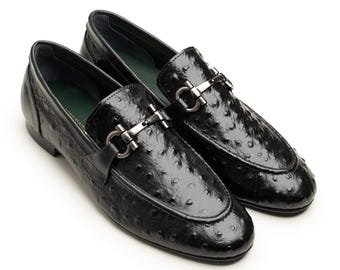 Mocassini neri in pelle di struzzo fatti a mano: scarpe eleganti in pelle bicolore esotiche