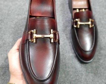 Mocasines de cuero burdeos hechos a mano con detalle de herradura – Zapatos formales sin cordones para hombre