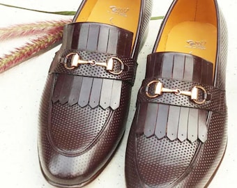 Mocasines de cuero marrón hechos a mano con borlas y bocado de caballo / Zapatos de vestir de lujo para hombre sin cordones con flecos