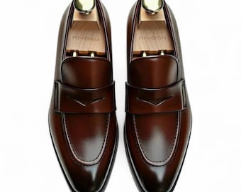 Mocasines de cuero marrón para hombre, hechos a mano, estilo mocasín/zapato sin cordones, para ocasiones formales e informales.