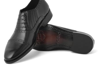 Scarpe eleganti Oxford in pelle nera realizzate a mano, punta rinforzata, dettagli brogue, inserti elastici slip-on,