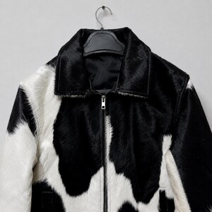 Damen Hair-On Rindsledermantel, Reißverschlussjacke vorne, schwarz-weißes Patchwork, weiches Futter, klassischer Kragen, handgefertigter Feind Männer