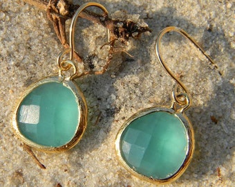 Pendientes Aqua, pendientes colgantes azul aguamarina en oro, novia, boda, pendientes colgantes. Pendientes colgantes de menta, pendientes de dama de honor, regalo para ella