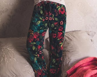 Cozy Black Fleece Pajama Pants with Vibrant Botanical Floral Print for Soft Lounge Sleepwear
