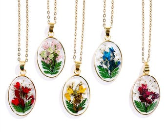 Vintage Style Dried Flower Resin Necklace: Golden Flower Pendant