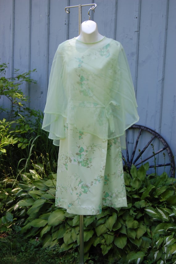 70s Mint Green Dress Floral Print Knee Length Illu