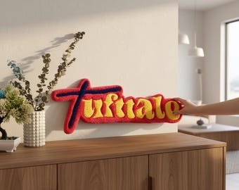 Dywan pikowany z logo, spersonalizowana dekoracja ścienna z logo, ręcznie robiona sztuka tekstylna