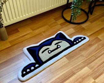 Uroczy, leniwy, niebieski dywanik z motywem potwora – ręcznie robiony dywanik w stylu kawaii z kreskówkową grafiką, miękka dekoracja podłogi, wyjątkowy pomysł na prezent