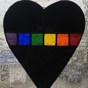 Glasmalerei-Regenbogen-Stolz-Herz