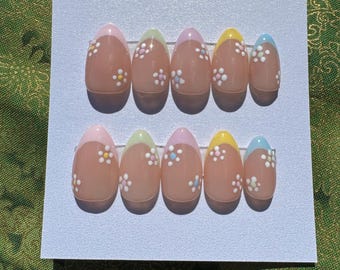 Ongles français à fleurs pastel