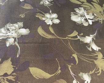 Tela de mezcla de seda transparente de los años 70: estampado floral verde, más de 2 yardas.