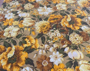 Ritaglio di tessuto vintage anni '60 a fantasia floreale gialla e verde