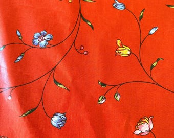 Tela vintage de chintz Jay Yang: estampado floral en rojo tomate, Museo Victoria y Alberto