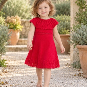 Peut inclure: Une robe tricotée rouge vif dotée d'un large col à volants texturé, d'un corsage ajusté avec une bande horizontale décorative à la taille et d'une jupe évasée avec un motif en dentelle ajourée complexe le long de l'ourlet inférieur.