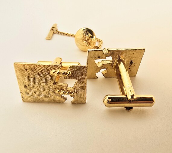 Gold rectangular cufflink and tie pin set. - image 5