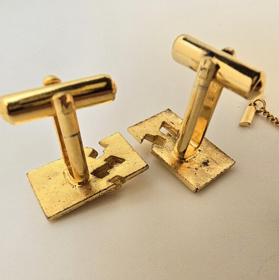 Gold rectangular cufflink and tie pin set. - image 2