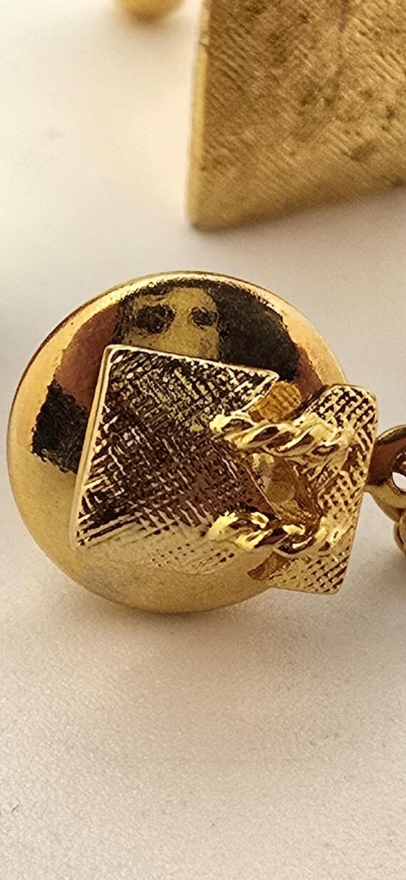 Gold rectangular cufflink and tie pin set. - image 4