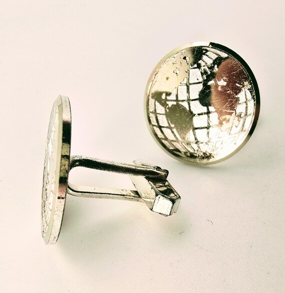 Silver round world cufflinks. - image 5
