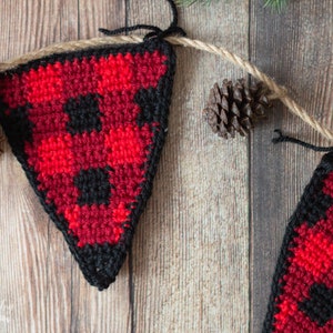 CROCHET PATTERN: Buffalo Plaid Triangle Garland Bunting - Pattern PDF Download